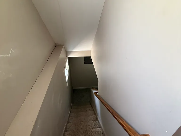 139 Leslie St — Photo 17