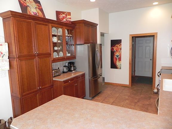3rd image of 3833 Meadow Way Trl