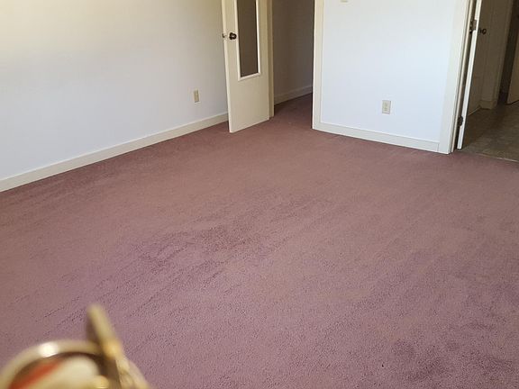 F bedroom 12 x 12- w/ walk in closet