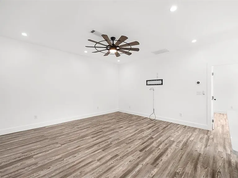 1871 Dyer Cir — Photo 11