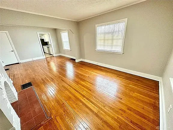 2 bed, 1.0 bath, 912 sqft, $1,170 — Photo 2