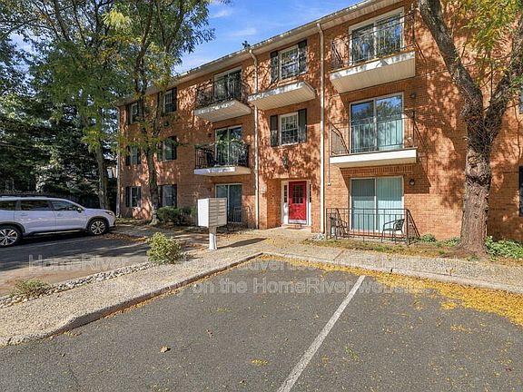 3rd image of 42 John St APT 3B