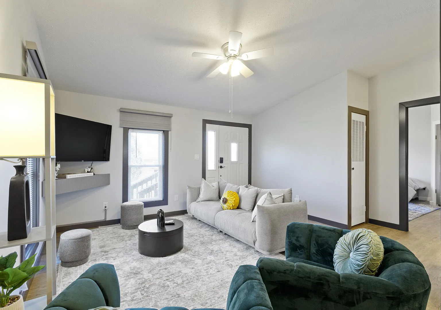Cozy Living — Photo 1