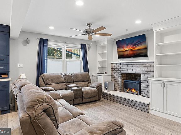 4th image of 307 Hialeah Dr