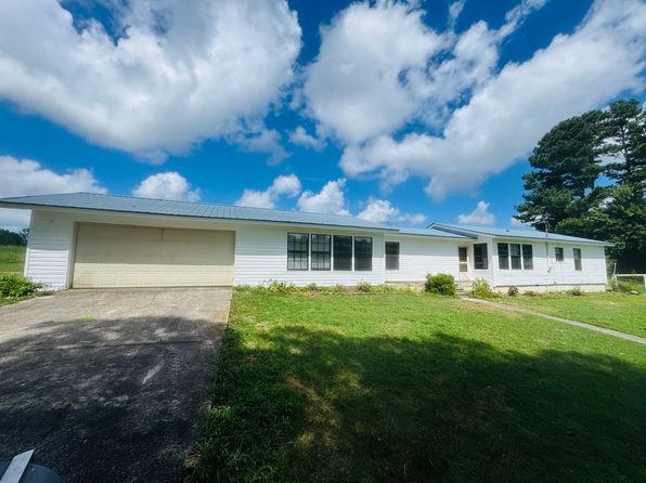 572 Lexington Dr SE