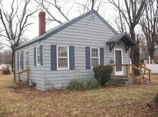 1104 W Pine St, Salem, IL 62881