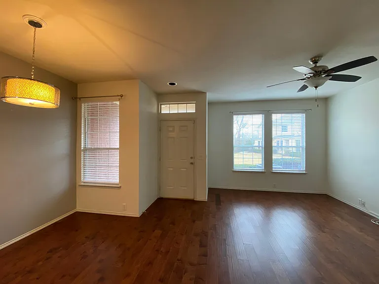 2209 Glacier Park Ln — Photo 5