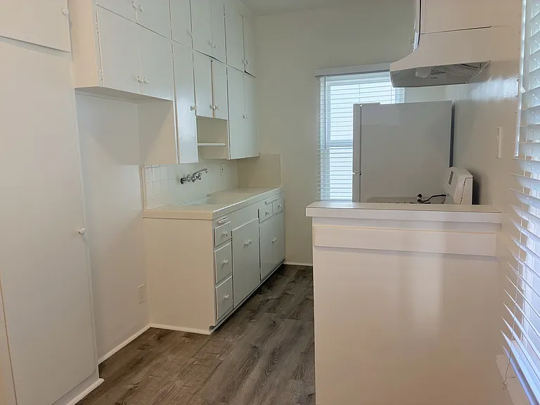 215 W Lomita Ave #11 — Photo 6