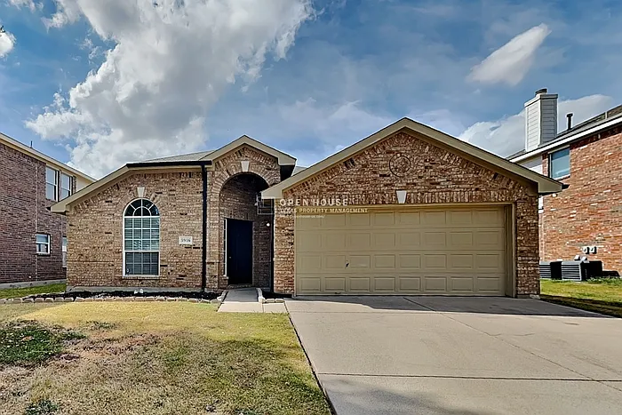 3 bed, 2.0 bath, 1955 sqft, $2,350 — Photo 1