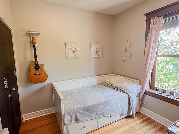 5th image of 1103 W Wrightwood Ave #3