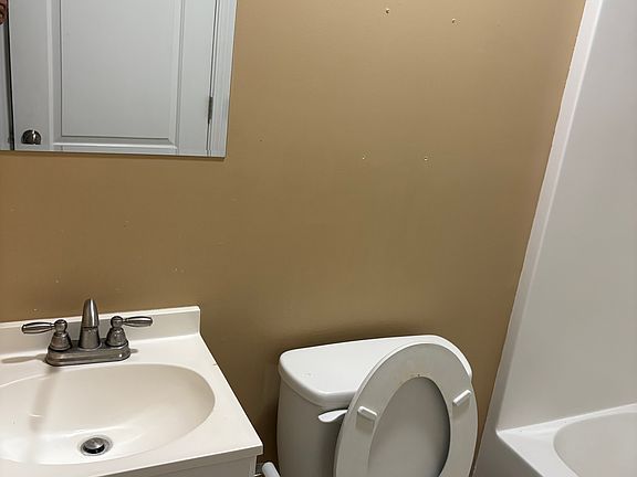 3rd image of 4790 Wolfe Rd