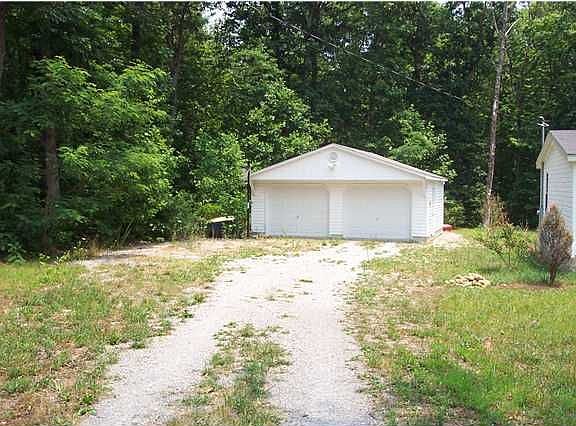 Detached 2 car garage