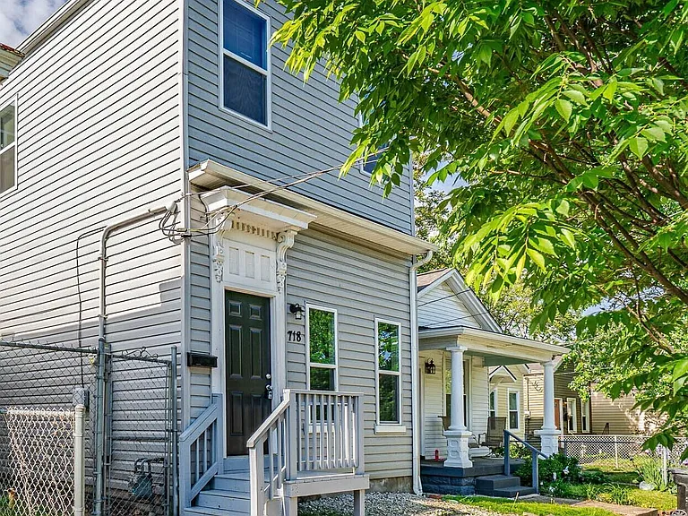 718 Camp St — Photo 3