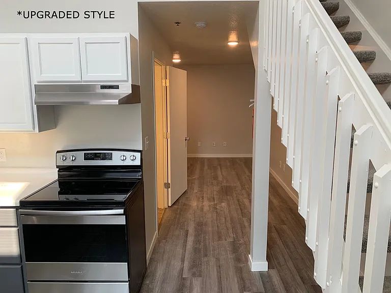 320 E Burlington St #3 — Photo 3