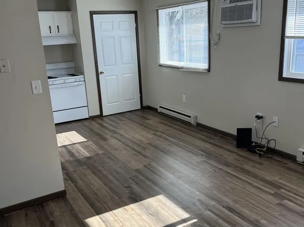 200 9th Ave NW, Independence, IA 50644