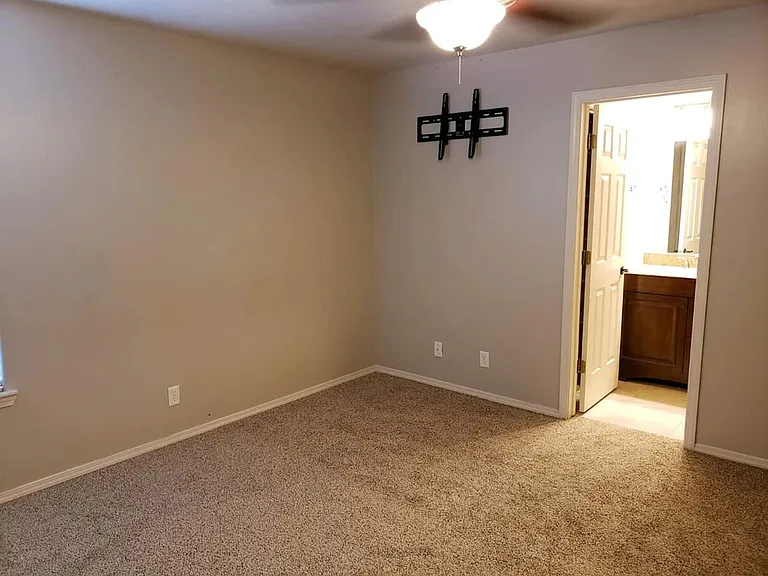 1455 Sommer St — Photo 12