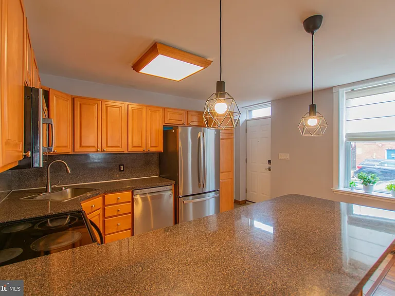 152 Tree St — Photo 7