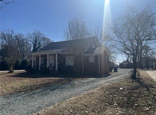 521 E College Ave, Elon, NC 27244