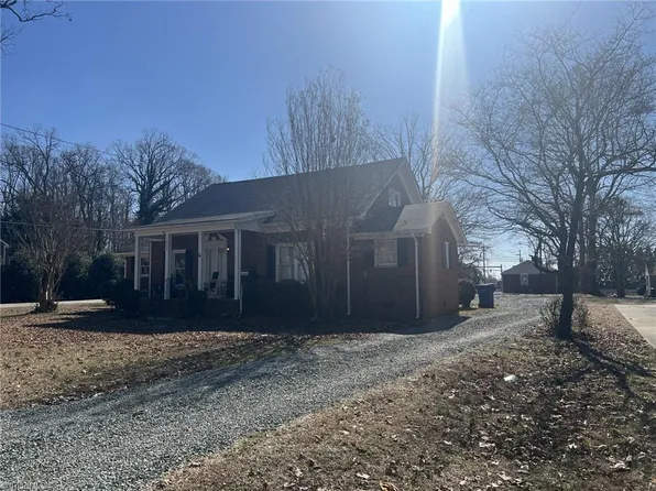 521 E College Ave, Elon, NC 27244