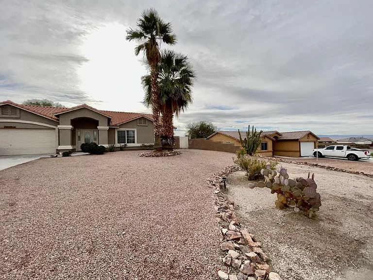 2138 E Amber Dr — Photo 1
