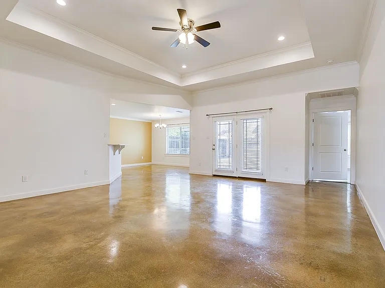 5918 Southampton Pl — Photo 5