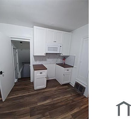 3rd image of 18032 Blackmoor St