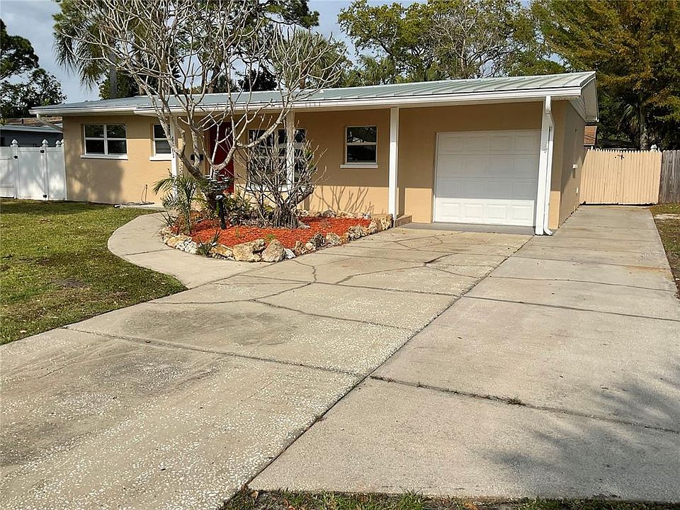 1st image of 4961 VENETIAN BOULEVARD NE