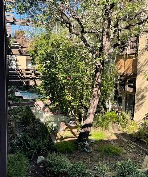 320 S Ardmore Ave #209 — Photo 5