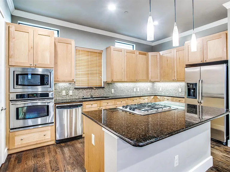 2411 N Hall St #20 — Photo 5