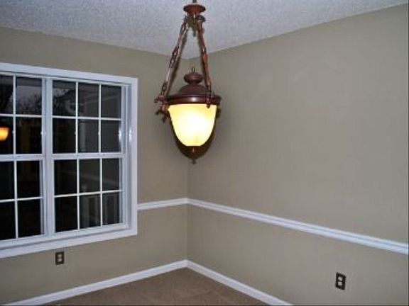 http://www.propertyboss.net/CustomerImages/DFF001_92991/media/Properties/9625%20Bark%20Chip%20Way/zsmall_3.JPG