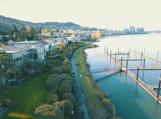 6122 SW Riverpoint Ln, Portland, OR 97239