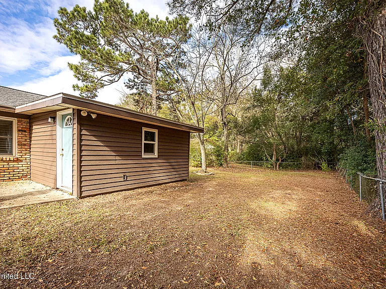 1107 Le Badine Ct — Photo 64