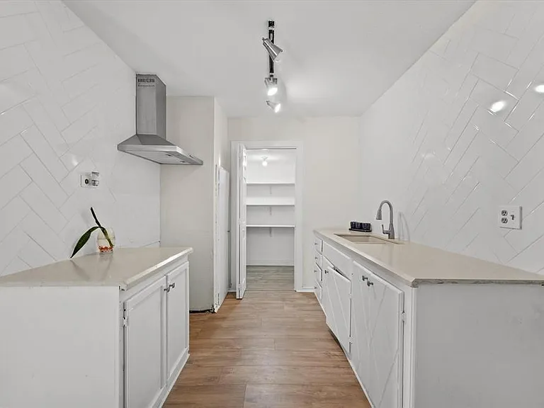 709 S Munger Blvd — Photo 13