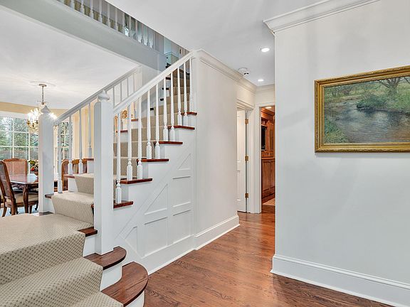 4th image of 11 E Ayres St