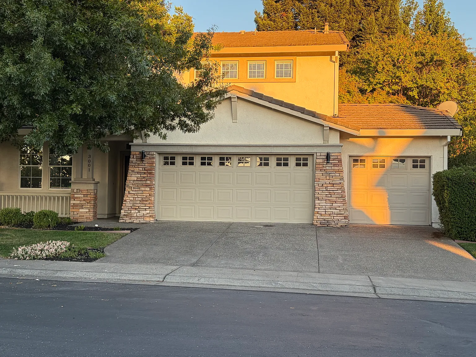 4 bed, 2602 sqft, $3,200 — Photo 1