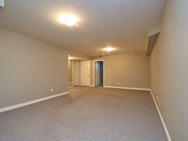 35 Cobblestone St — Photo 24