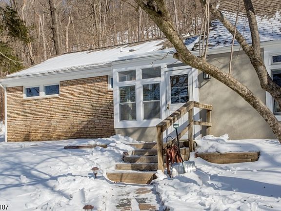 3rd image of 9 Old River Rd