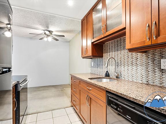 5th image of 550 Royal Ave