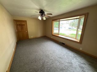 105 2nd St, Colona, IL 61241