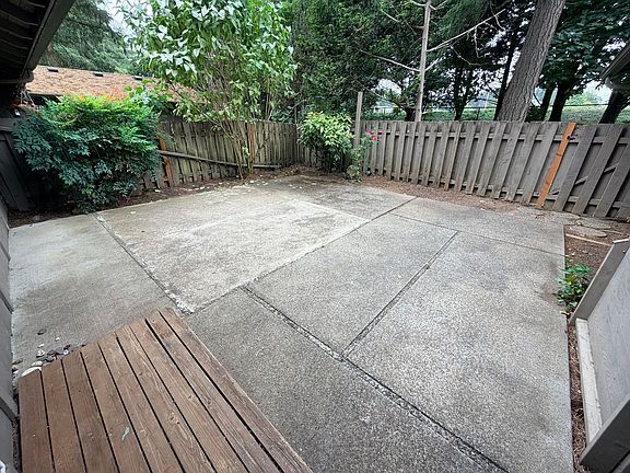 4th image of 18131-18133 Deerbrush Ave #18131