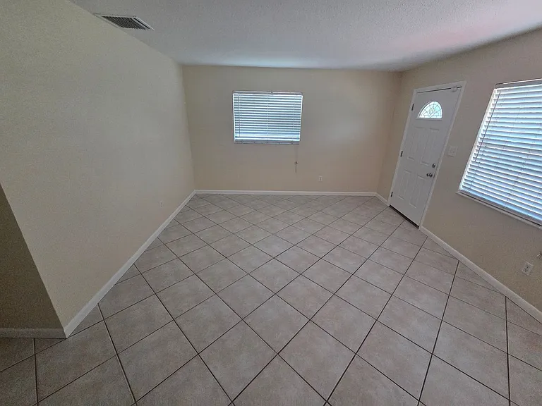 2910 W Pearl Ave — Photo 17