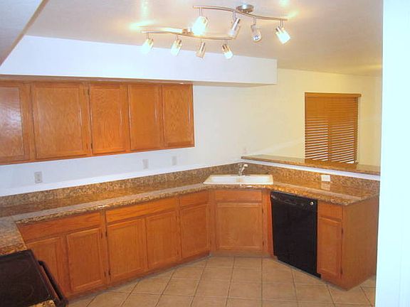 2nd image of 514 S Sunrise Dr
