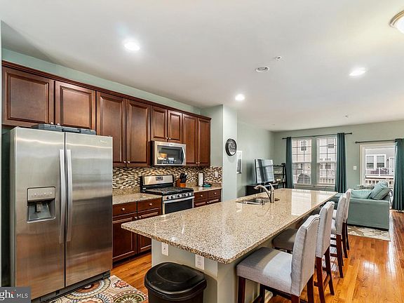 3rd image of 516 Cobble Dr