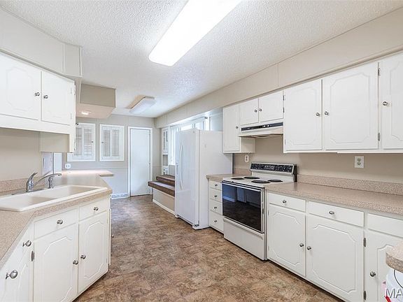 5th image of 208 Kenwood Dr