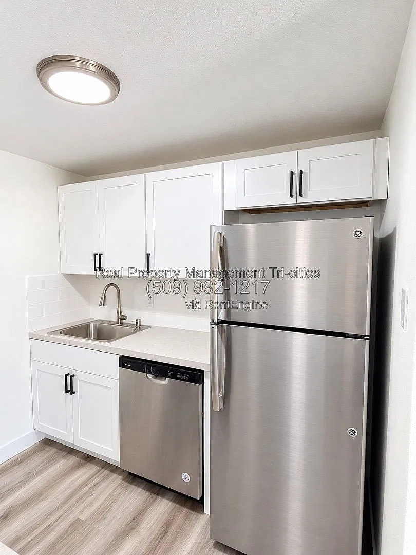 3 bed, 1.5 bath, 1100 sqft, $1,350 — Photo 2