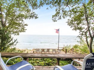 3233 N Lakeshore Dr, Holland, MI 49424