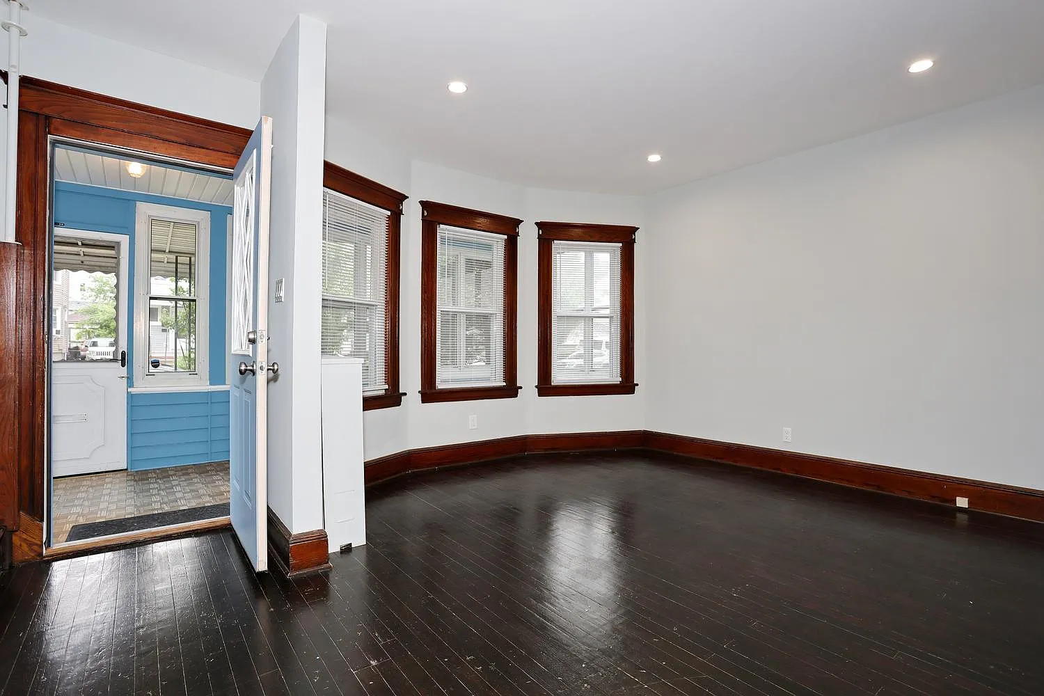 3 bed, 1.5 bath, 1224 sqft, $3,600 — Photo 4