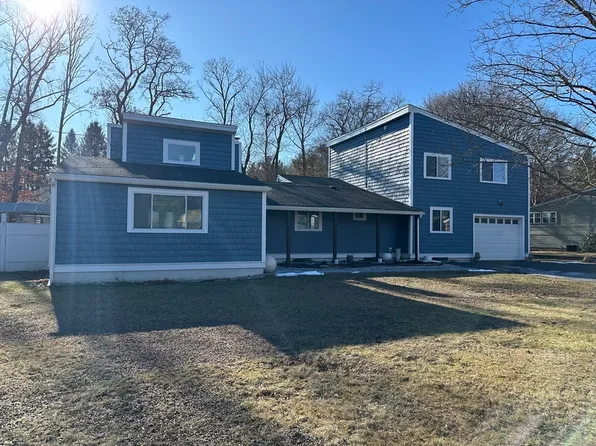 10 Dundee Dr, Bridgewater, MA 02324