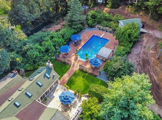 17 Josephine Ln, Northport, NY 11768