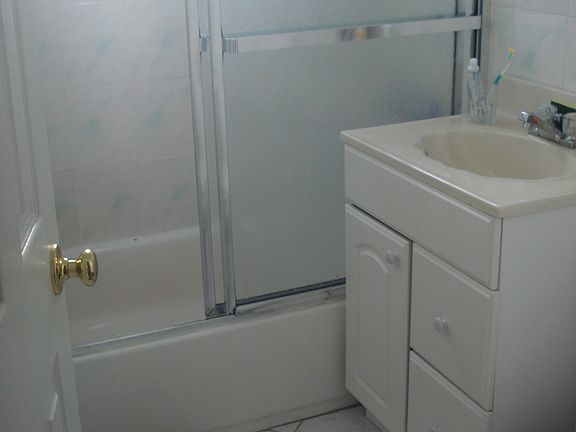 2nd image of 2326 28th St APT 3B